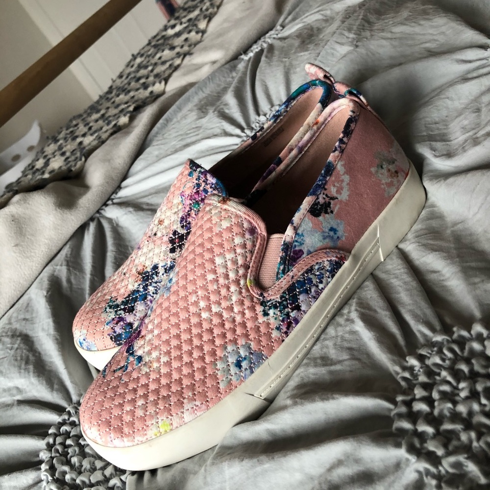 Shoes from Spring - Picture 2 of 2